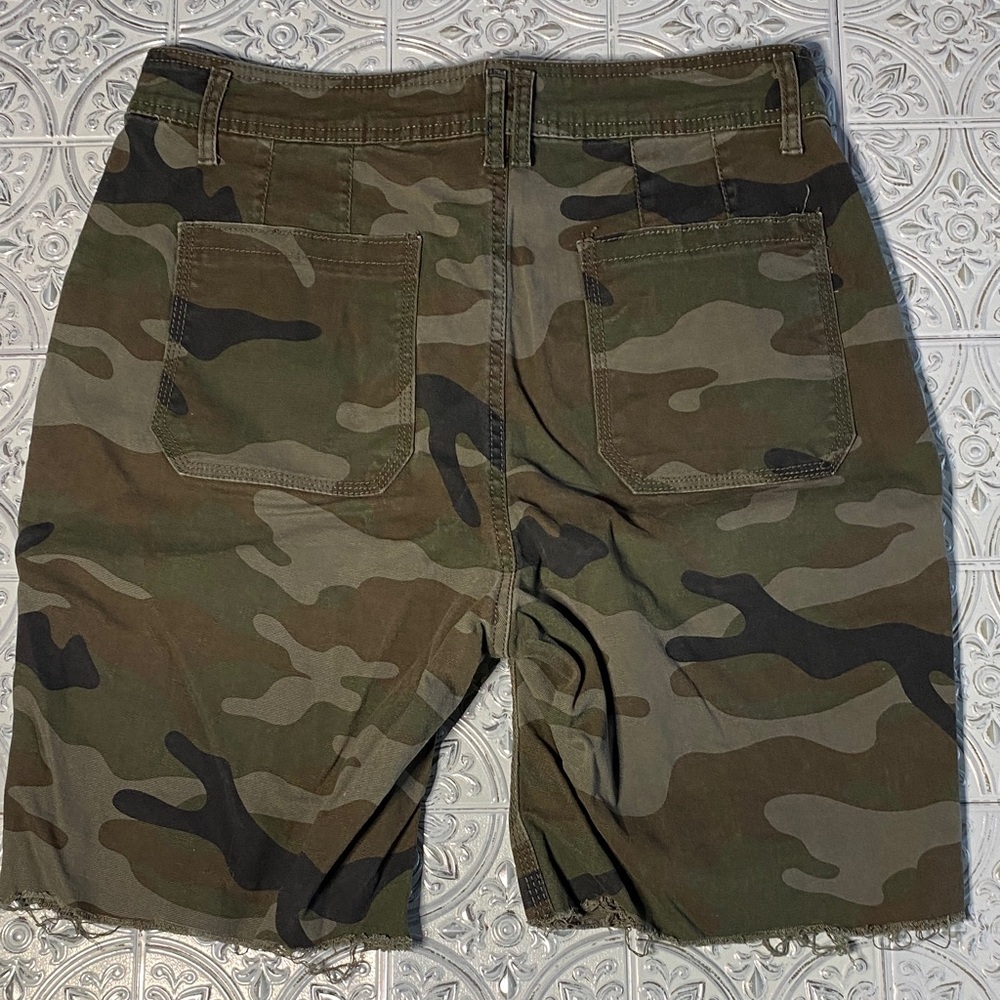 Time and Tru Women’s Camo Cargo High Rise Shorts DIY Cut Offs Size 12 - Picture 6 of 10